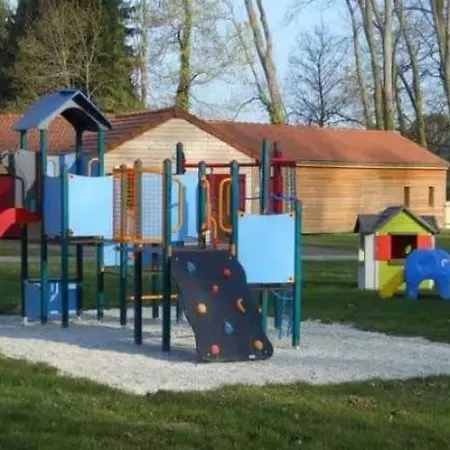 2 Etoiles - Piscine - Eececa