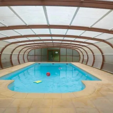 2 Etoiles - Piscine - Eececa